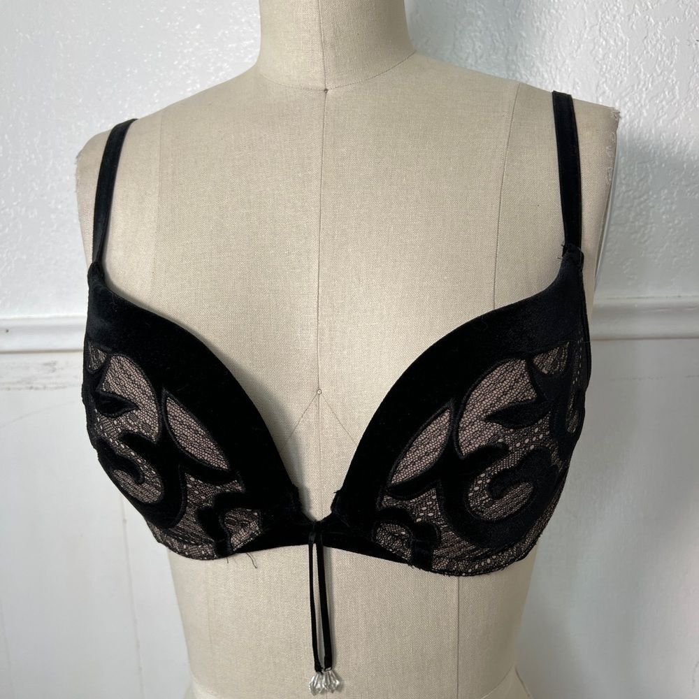 VS Victorias Secret Very Sexy black velvet bra Y2K statement piece 34C